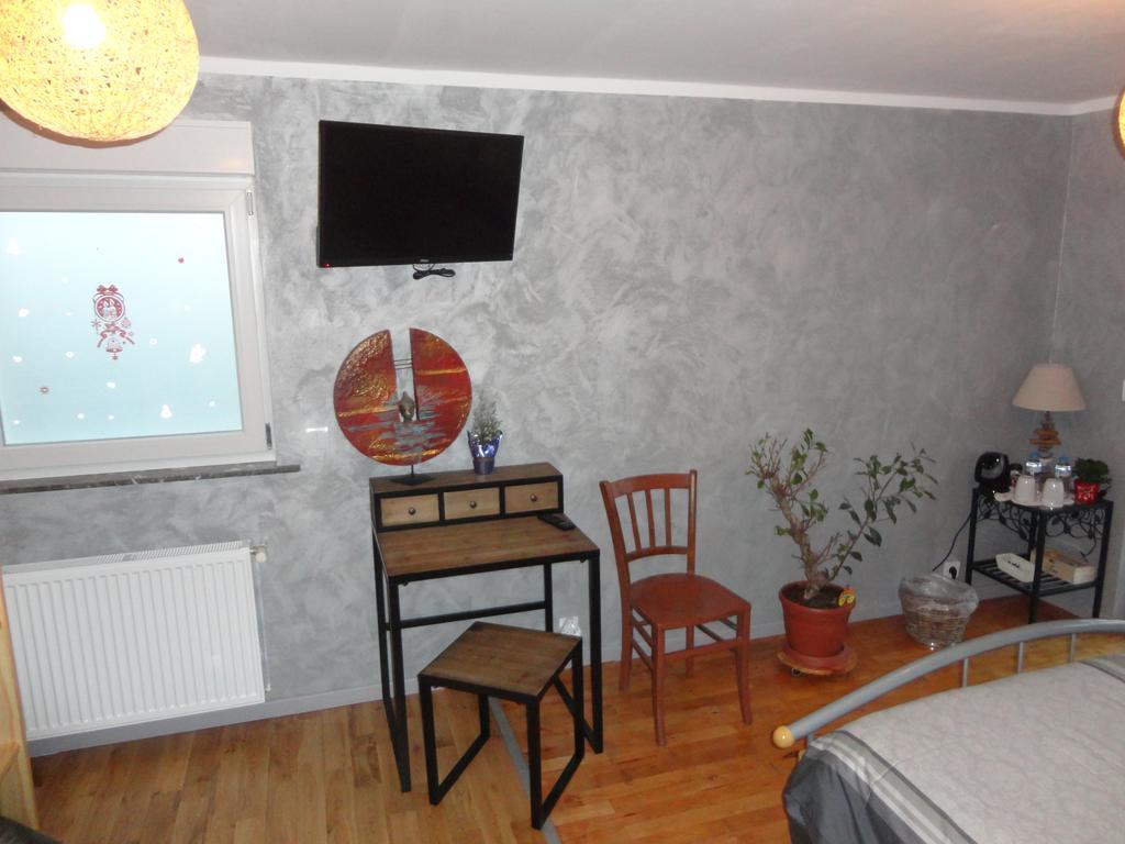 Chez Jpzen Nowicki Bed & Breakfast Freyming-Merlebach Стая снимка